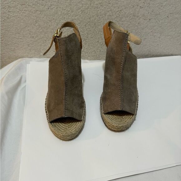 Seychelles 'Charismatic' Suede Wedge Peep Toe - Picture 1 of 11